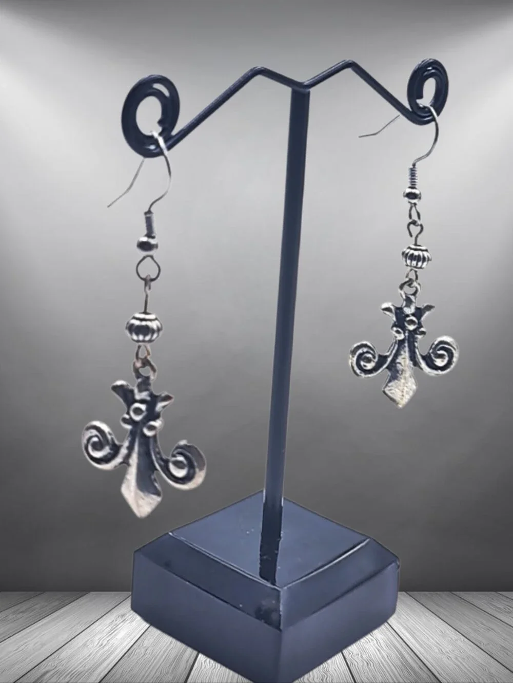 N/A chic silver